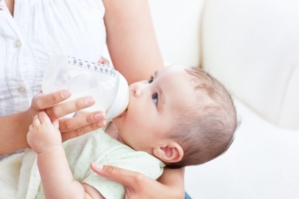 Tham khảo ý kiến chuyên gia trước khi chọn mua sữa non cho bé