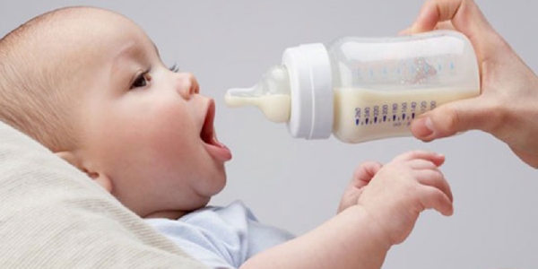 Sữa Aptamil nên sử dụng trong vòng 2 giờ kể từ lúc pha xong