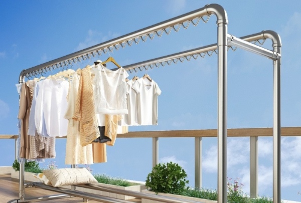 Khi phơi cần treo quần áo ở khoảng cách nhất định để không khí dễ dàng lưu thông