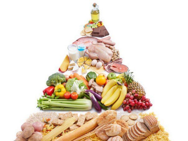 Ba mẹ cần đảm bảo bé có chế độ dinh dưỡng đầy đủ