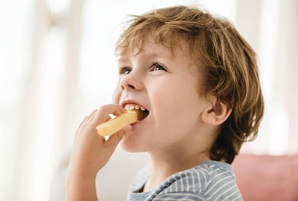 Bé trên 1 tuổi phù hợp sử dụng phô mai