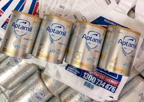 Pha sữa Aptamil bạc Úc với liều lượng trên bao bì