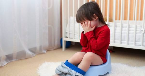 Sử dụng sữa không phù hợp với lứa tuổi cũng là nguyên nhân gây táo bón