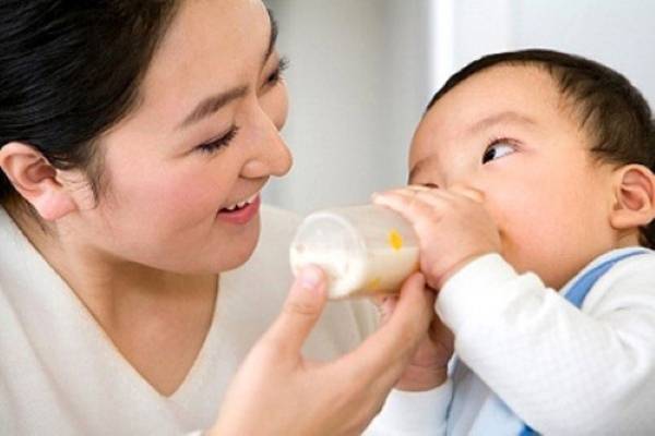 Việc bé uống Meiji bị táo bón sẽ được giải quyết dễ dàng nếu ba mẹ hiểu đúng cách xử lý