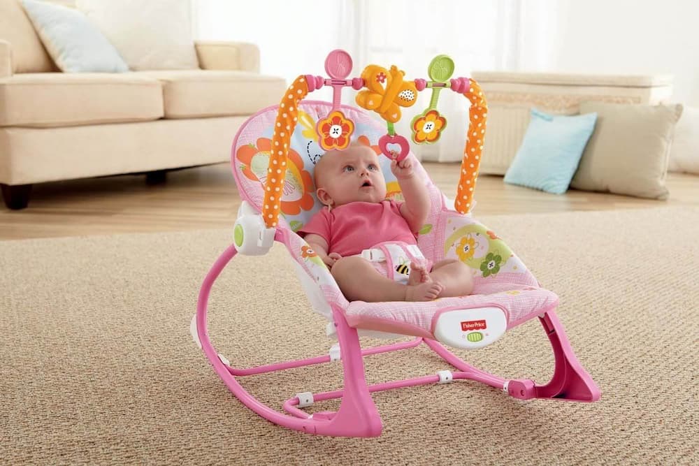 Ghế bập bênh hỗ trợ ba mẹ chăm sóc con tiện lợi