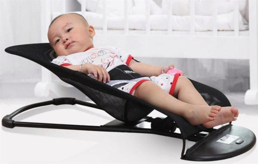 Ghế nằm cho bé có tốt không?