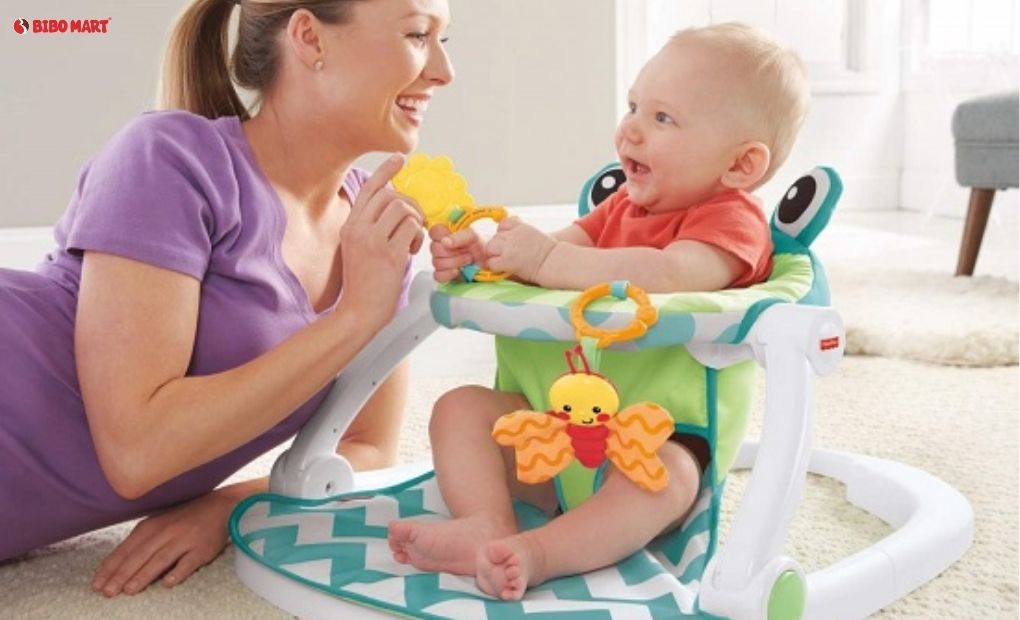 Cần có sự giám sát của người lớn khi cho bé sử dụng ghế tập ngồi