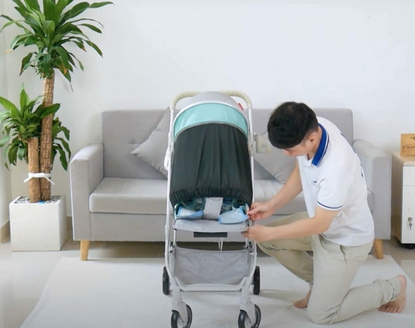 Trước khi sử dụng, ba mẹ cần kiểm tra và lắp ráp đầy đủ các bộ phận