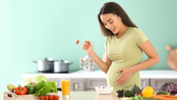3 tháng đầu mẹ cần bổ sung Axit folic và chất xơ