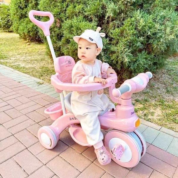 Xe đẩy 3 bánh giúp bé học cách giữ thăng bằng