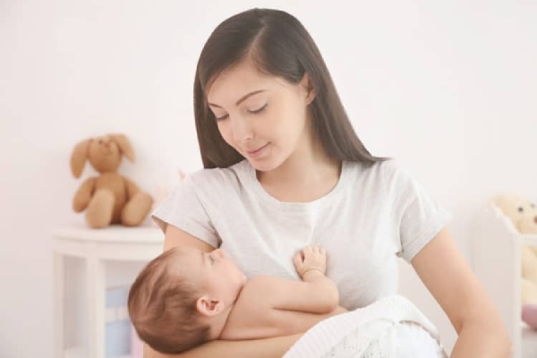 Mẹ có thể bắt đầu ăn trái cây sau khi sinh khoảng 3 - 4 ngày