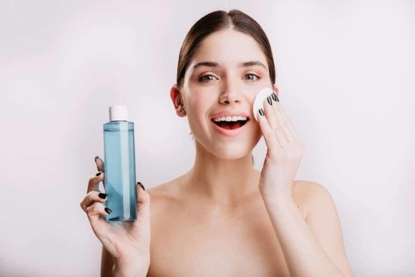 Bà bầu có thể sử dụng nước tẩy trang phù hợp