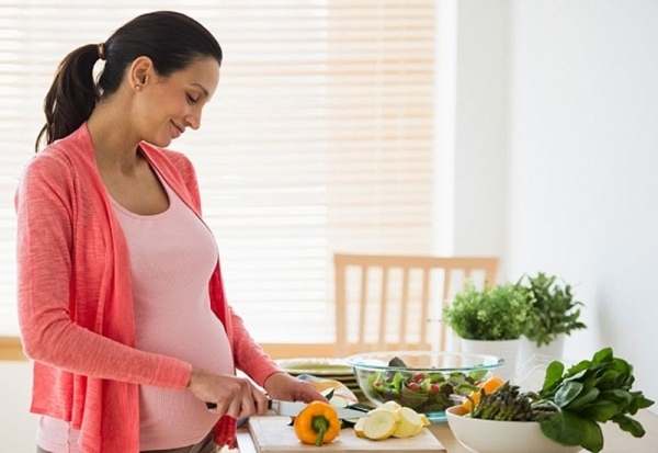 Ưu tiên các món luộc, hấp để mẹ bầu dễ tiêu hóa hơn