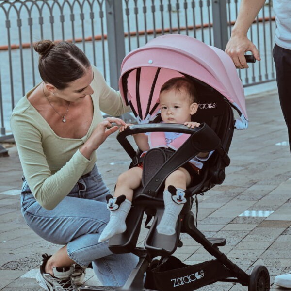 Ba mẹ nên chọn mua xe đẩy có chất liệu an toàn, bền bỉ
