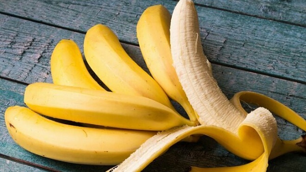 Chuối giúp bổ sung kali, chất xơ và vitamin cho mẹ