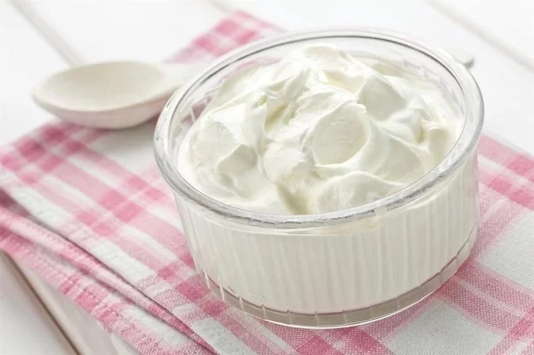 Cách làm sữa chua Hy Lạp ít đường và giàu protein