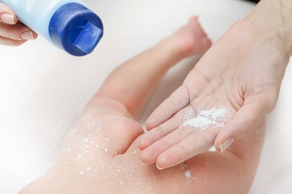Phấn rôm em bé với đa dạng công dụng