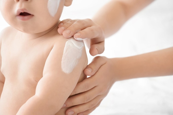 Không sử dụng phấn rôm nếu da bé quá nhạy cảm