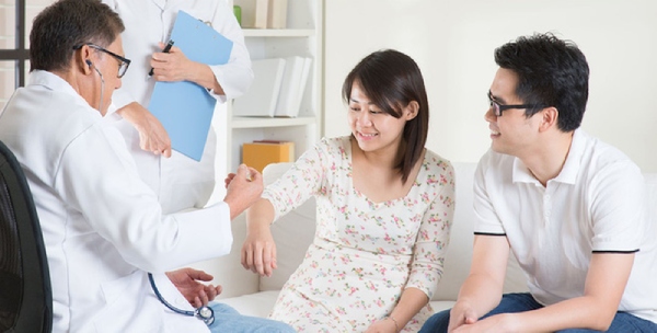 Bác sĩ tư vấn khám tiền hôn nhân