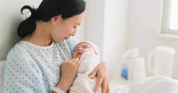 Những lưu ý khi ngồi dậy sau sinh mổ