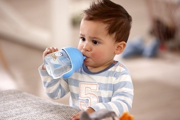 Bình nước cho bé đi học thường có dung tích từ 350 - 500ml