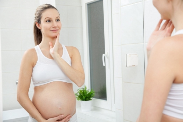 Nên lựa chọn nước tẩy trang cho bà bầu chiết xuất từ thiên nhiên