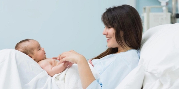 Ngồi quá lâu có thể gây ảnh hưởng đến sức khỏe của mẹ