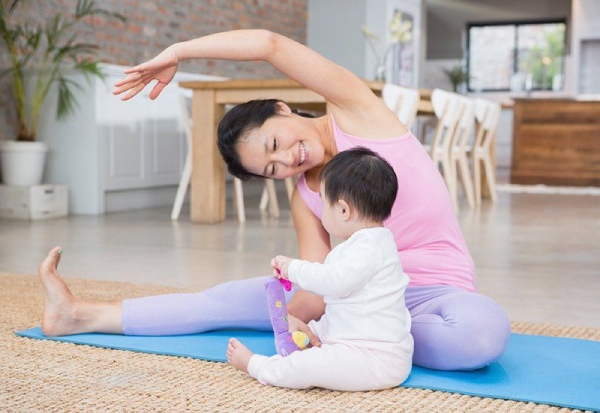 Mẹ cần tránh vận động mạnh hoặc gắng sức quá sớm để đảm bảo an toàn