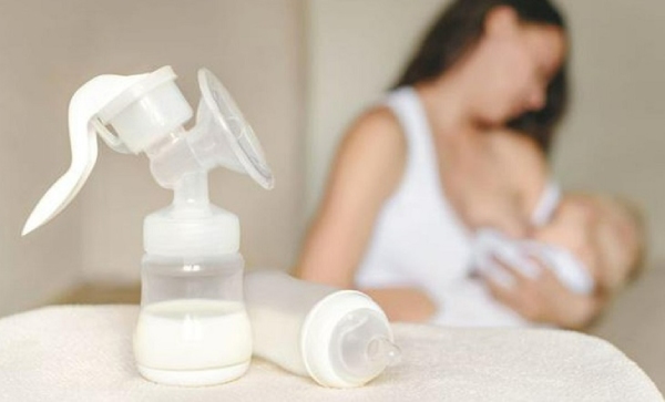Máy hút sữa cầm tay có thiết kế nhỏ gọn