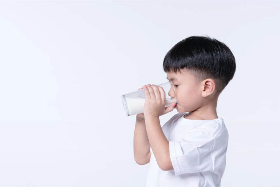 Nên cho trẻ uống sữa Hipp hay sữa Aptamil