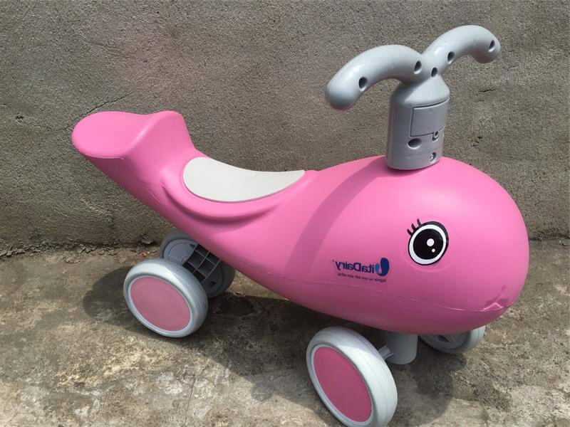 Xe chòi chân 4 bánh phù hợp với bé 1 tuổi