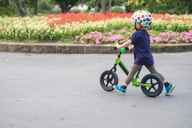 Giới thiệu về xe đẩy chân cho bé