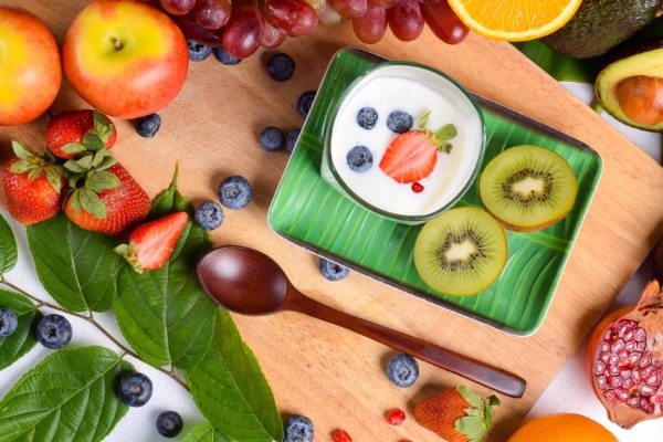 3. Ba mẹ nên ưu vitamin từ trái cây, rau quả