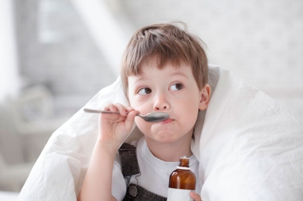 Bổ sung vitamin cho trẻ biếng ăn nên ưu tiên sản phẩm dạng siro, viên nhai