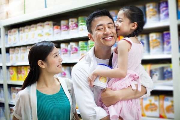 Sự thay đổi trong cách chọn sữa cho bé của mẹ