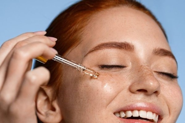 Dưỡng da mỗi ngày với serum để có làn da ẩm mượt