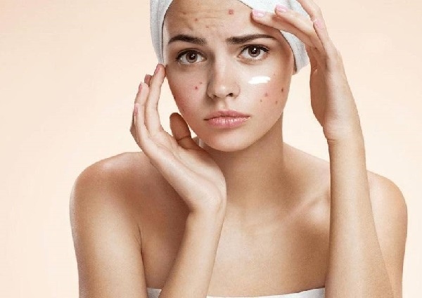 Nên thử một vùng nhỏ trên mặt trước khi sử dụng