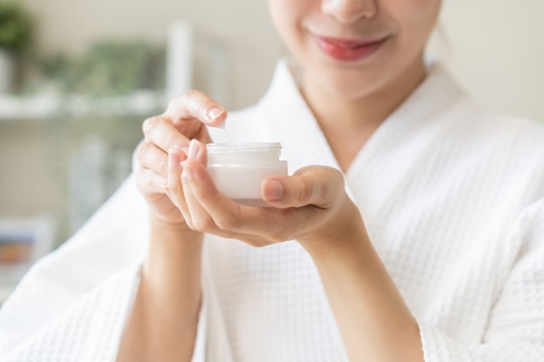 Duy trì sử dụng kem dưỡng trắng da mặt của nhật thường xuyên để đạt hiệu quả tối đa