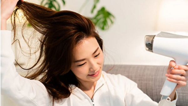 Sấy tóc đúng cách để có độ phồng tự nhiên