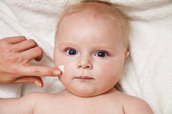 Lựa chọn kem nẻ có thành phần an toàn cho bé