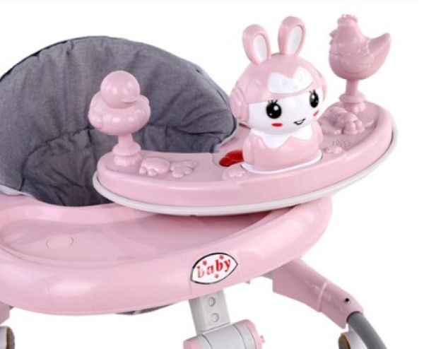 Đồ chơi trên xe có thể dễ dàng tháo rời thành khay ăn dặm cho bé