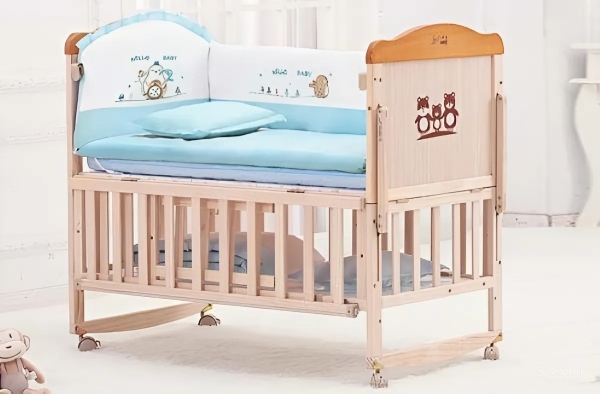 Nôi cũi em bé nên sử dụng đệm cứng và ga cotton thông thoáng