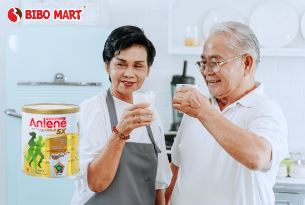 Sữa Anlene có vị nhạt tự nhiên phù hợp với khẩu vị người lớn tuổi