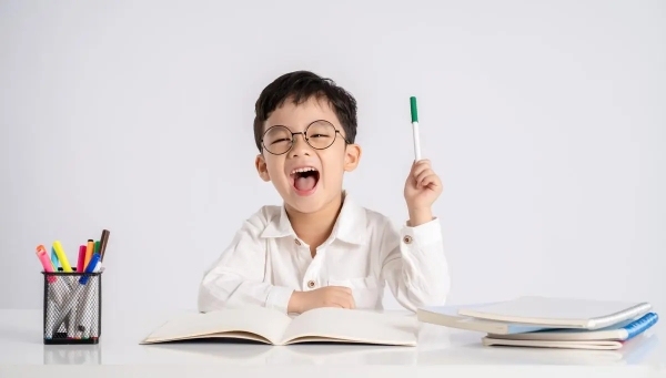 Sữa Hikid hỗ trợ bé phát triển trí não toàn diện