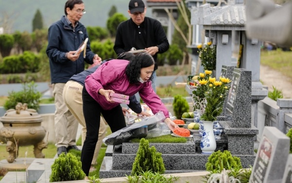Tiết Thanh minh là thời điểm con cháu trở về thăm mộ tổ tiên