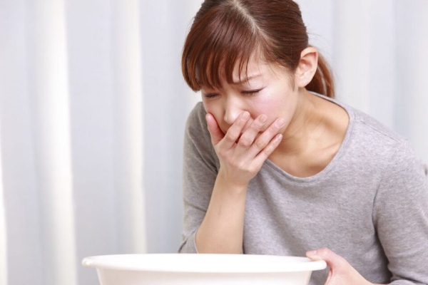 Lỡ uống sữa hết hạn có sao không? - cần chủ động theo dõi phản ứng của cơ thể