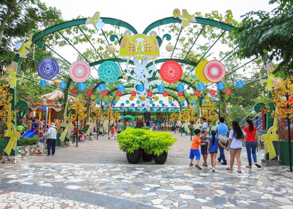 Không gian vui chơi ngoài trời nhiều màu sắc tại Khu vui chơi Thỏ Trắng