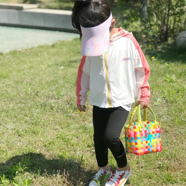 Trẻ em cũng cần áo chống nắng để bảo vệ làn da khỏi tia UV