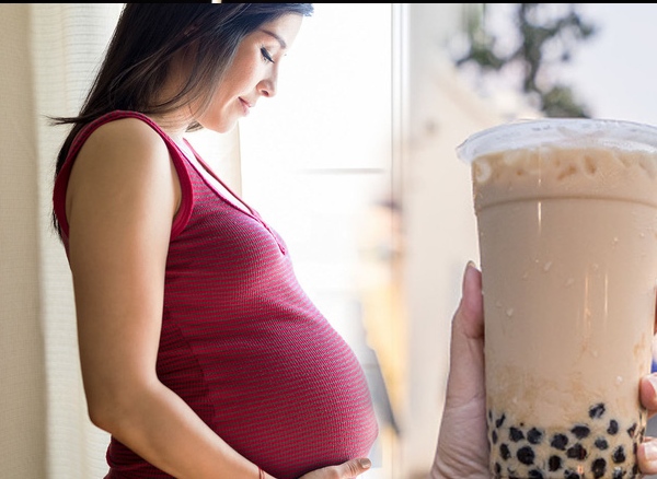 mẹ bầu uống trà sữa được không
