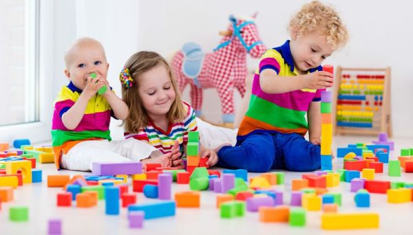 Chọn đồ chơi cho bé phù hợp, an toàn với từng giai đoạn phát triển của trẻ